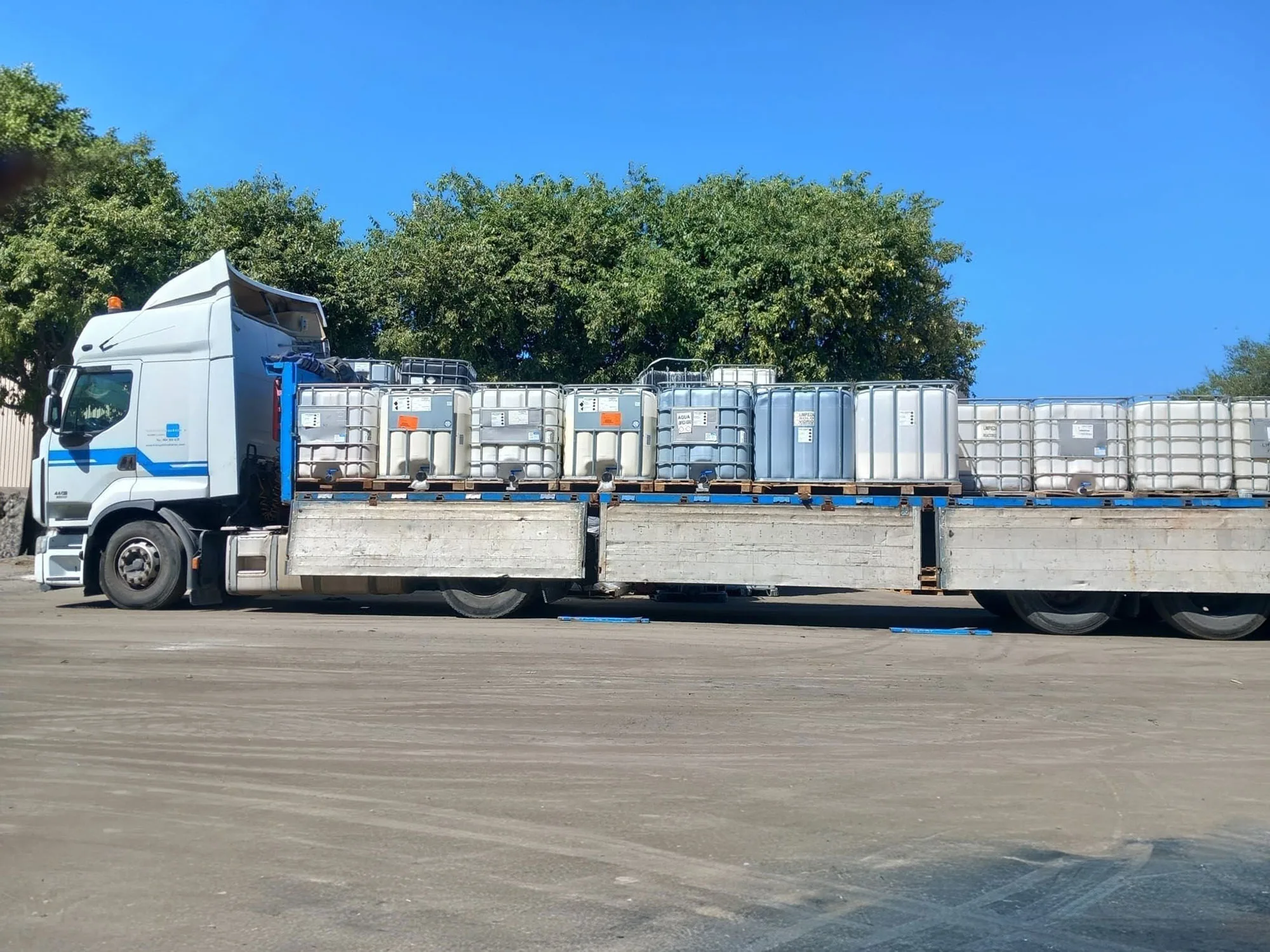 Transporte ADR de mercancías peligrosas Transporte ADR de productos químicos en contenedores IBC